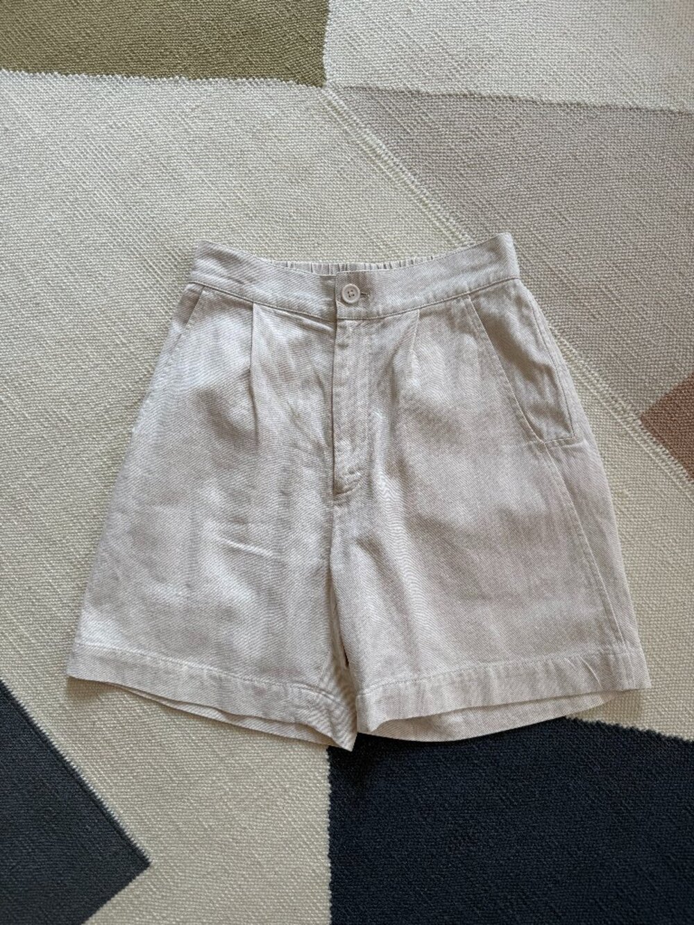 7115 by Szeki Linen Cotton Shorts in XS